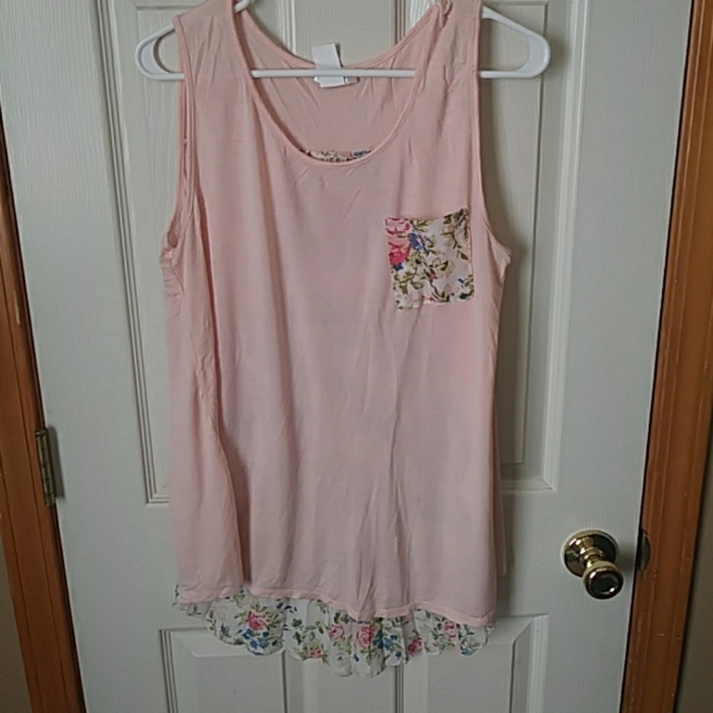 1x maternity shirt